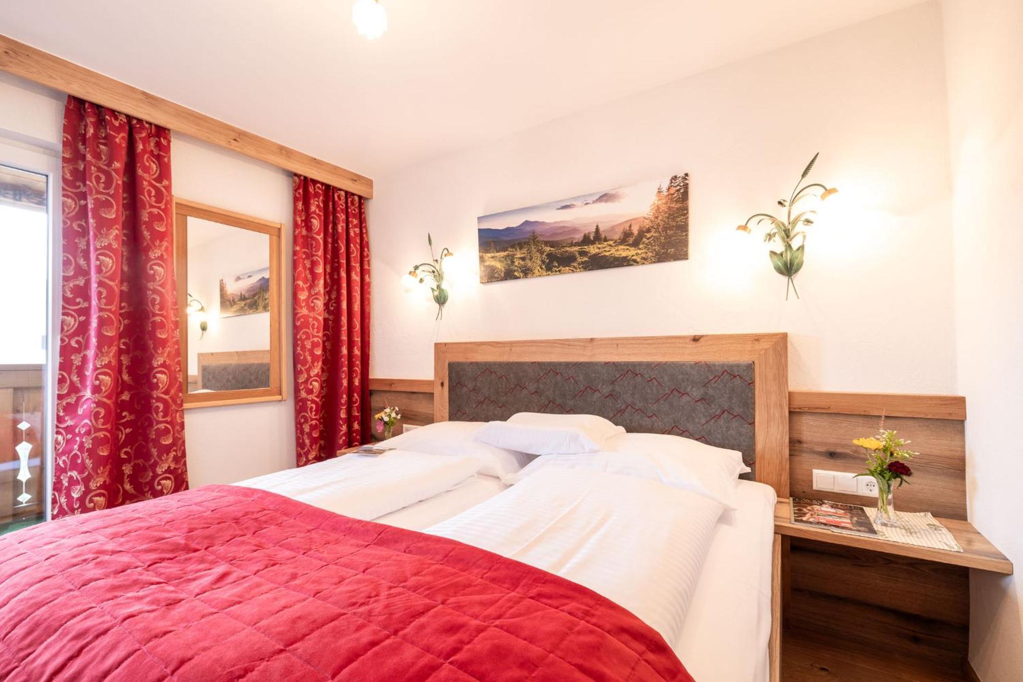 Oerglwirt Ferienwelt - Hotel Post Oerglwirt Mariapfarr Room photo